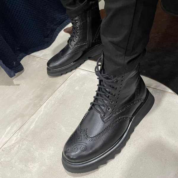 Bota Masculina Oxford Brogue Donatello Avalon em Couro Preto - AVALON
