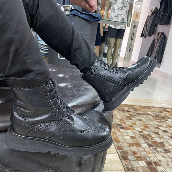 Bota Masculina Oxford Brogue Donatello Avalon em Couro Preto - AVALON