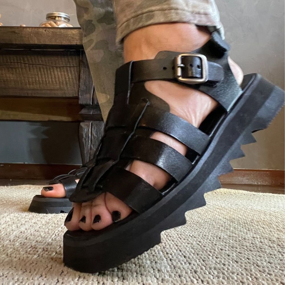 04 sandalia tratorada boho chic dora 100 couro preto